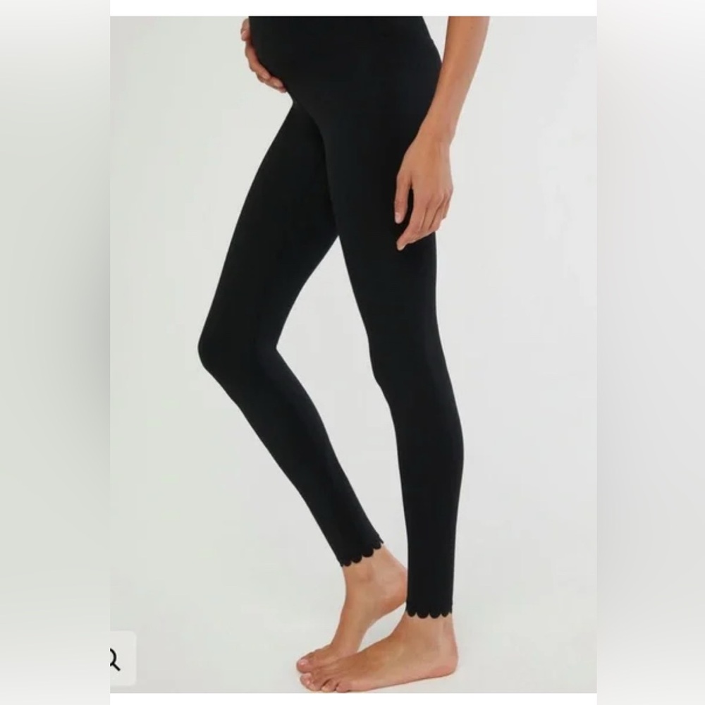 Black Scalloped Hem Maternity Leggings